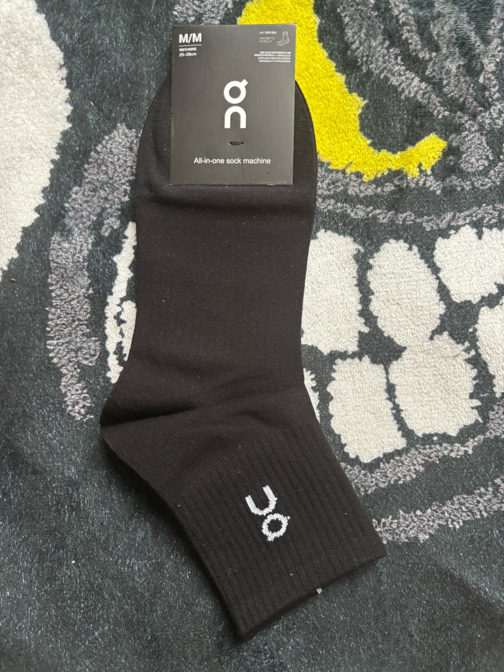 On clouds Men's Black Performance Socks — M/M